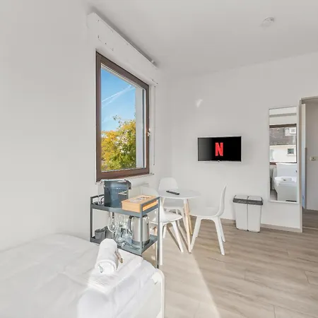 Hotel Home2stay Apartmenthaus Kitchen Parking Highspeed Wifi Washroom *